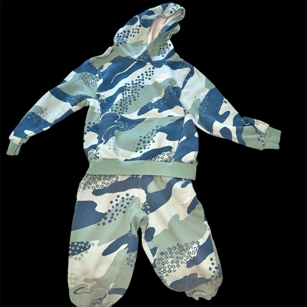 Nike Kids Blue and Green Camouflage Sweatsuit Set | Medium 5-6 YRS